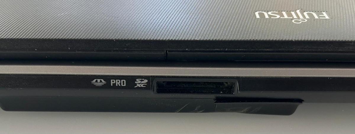 Fujitsu Lifebook E752